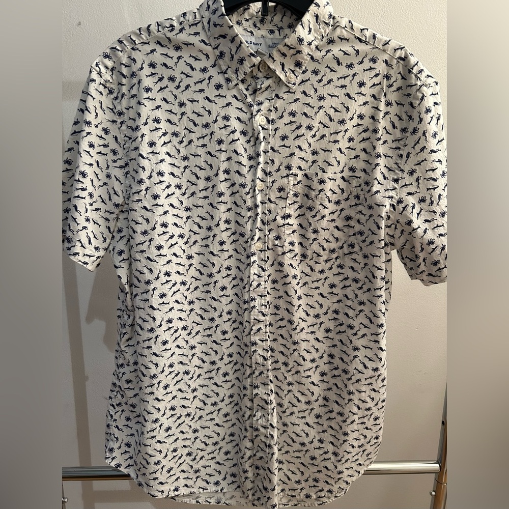 Men's White and Blue Patterned Shirt